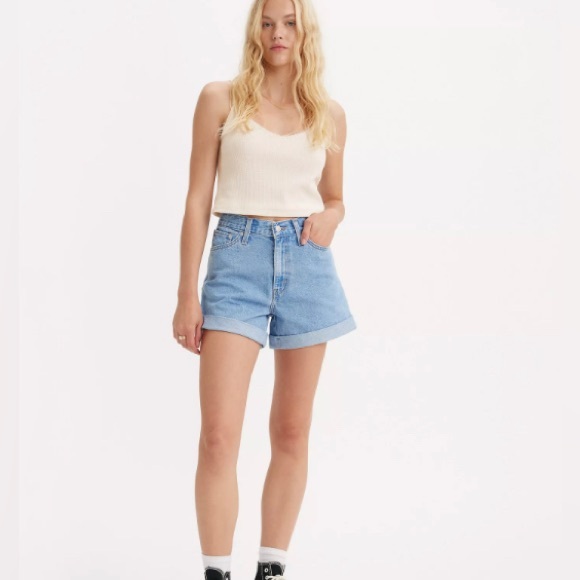 Women’s Levi shorts - Picture 1 of 4